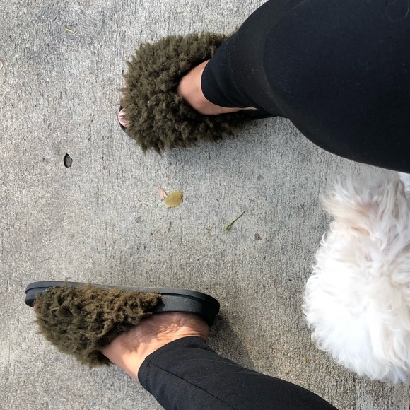 Olive Sherpa Fur slides sandals - Picture 4 of 4